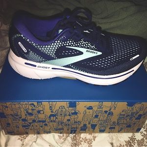 Brand New in box. Never worn 6.5 Brooks Ghost shoes
